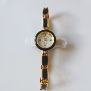 Fifth Avenue Collection quartz watch